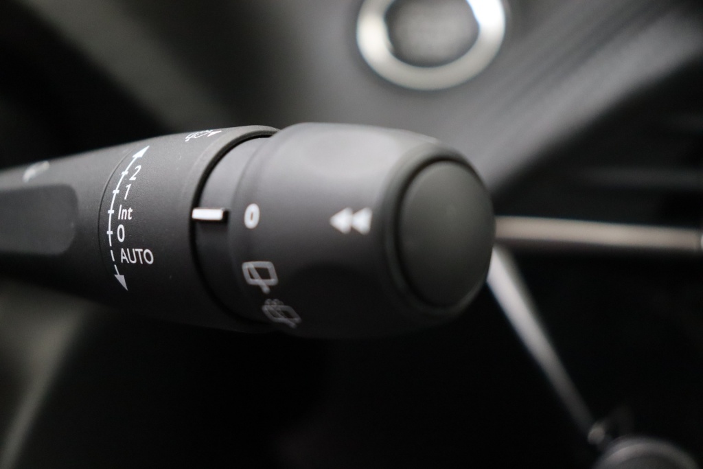PEUGEOT 2008 Allure Hybrid 145 hp e-DSC6 - ref: 7-56891 - Photo 20