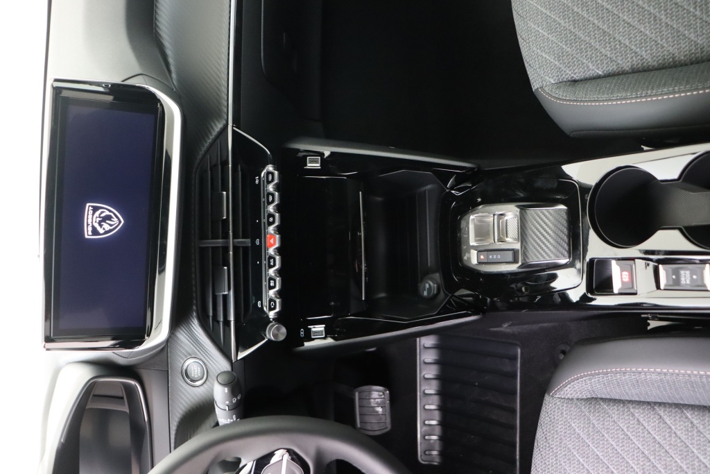 PEUGEOT 2008 Allure Hybrid 145 hp e-DSC6 - ref: 7-56898 - Photo 12