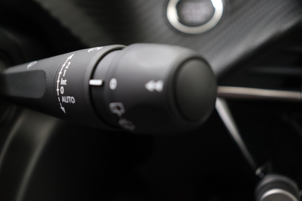 PEUGEOT 2008 Allure Hybrid 145 hp e-DSC6 - ref: 7-56909 - Photo 20
