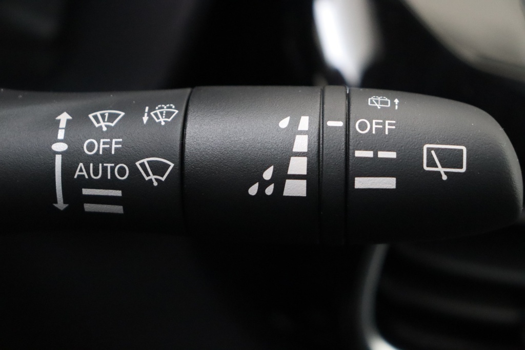 NISSAN Juke Tekna 1.6 Hybrid 143 hp AT 2WD - ref: 7-56983 - Photo 19