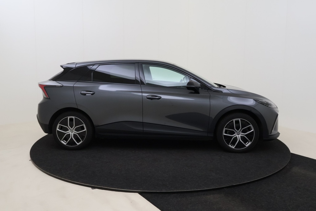 MG MG4 Luxury 64 kWh 204 hp - ref: 7-59384 - Photo 4