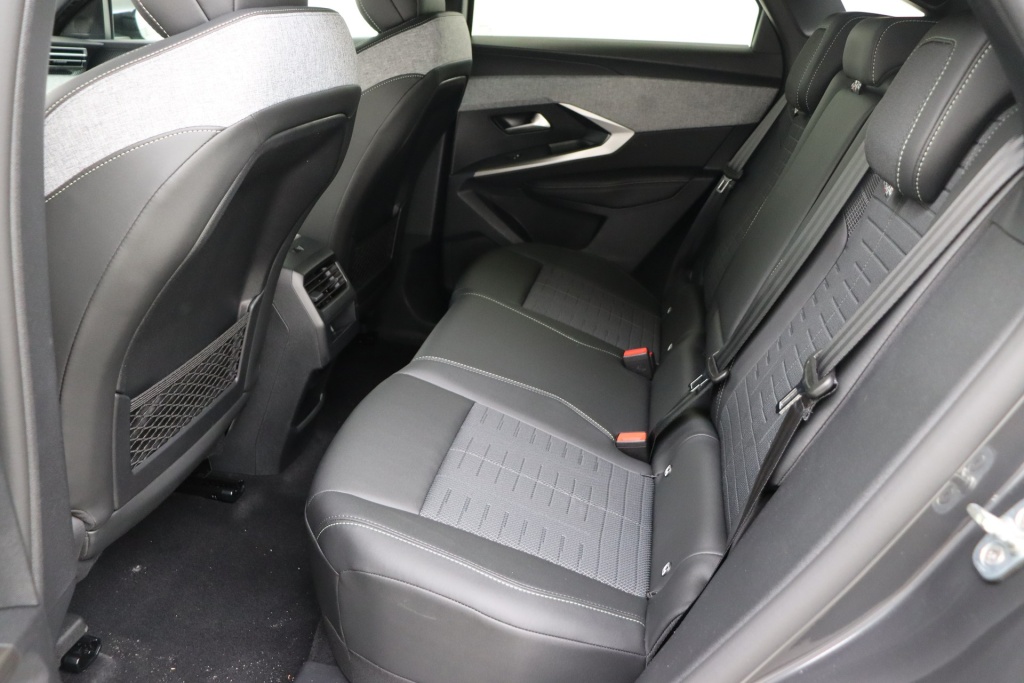 PEUGEOT 3008 GT Electric 73 kWh 213 hp - ref: 7-60156 - Photo 16