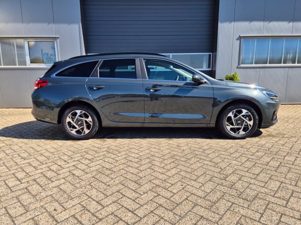 HYUNDAI i30 1.6 Gasoline 150hp - ref: 7-60717 - Photo 6