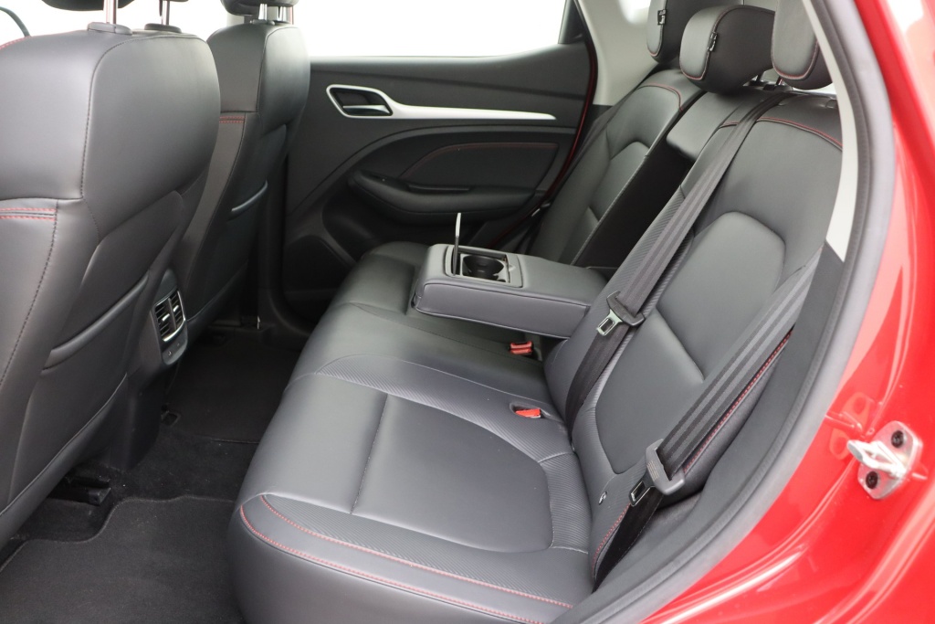 MG ZS Luxury  72 kWh FWD 156 hp - ref: 7-60930 - Photo 14
