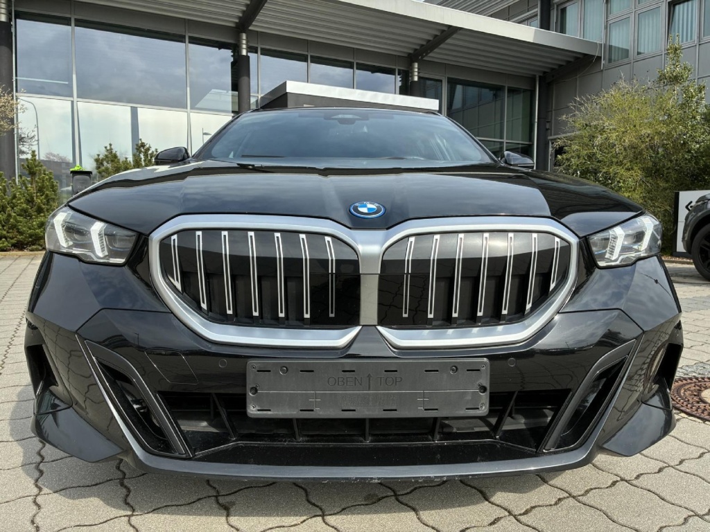 BMW 530 5er - 530 e M Sport (EURO 6e) 2.0 Plugin Hybrid (Benzin) 190hp - ref: 7-61208 - Photo 3