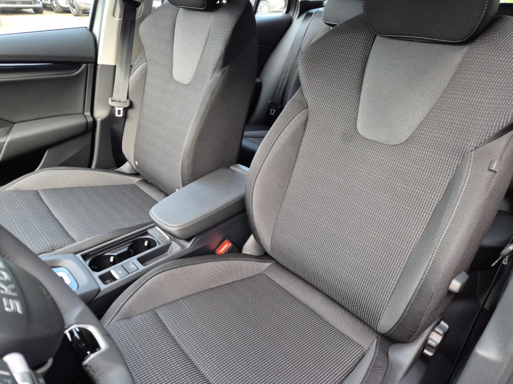 SKODA Octavia Combi 1.5 Gasoline 150hp DSG - ref: 7-61892 - Photo 13
