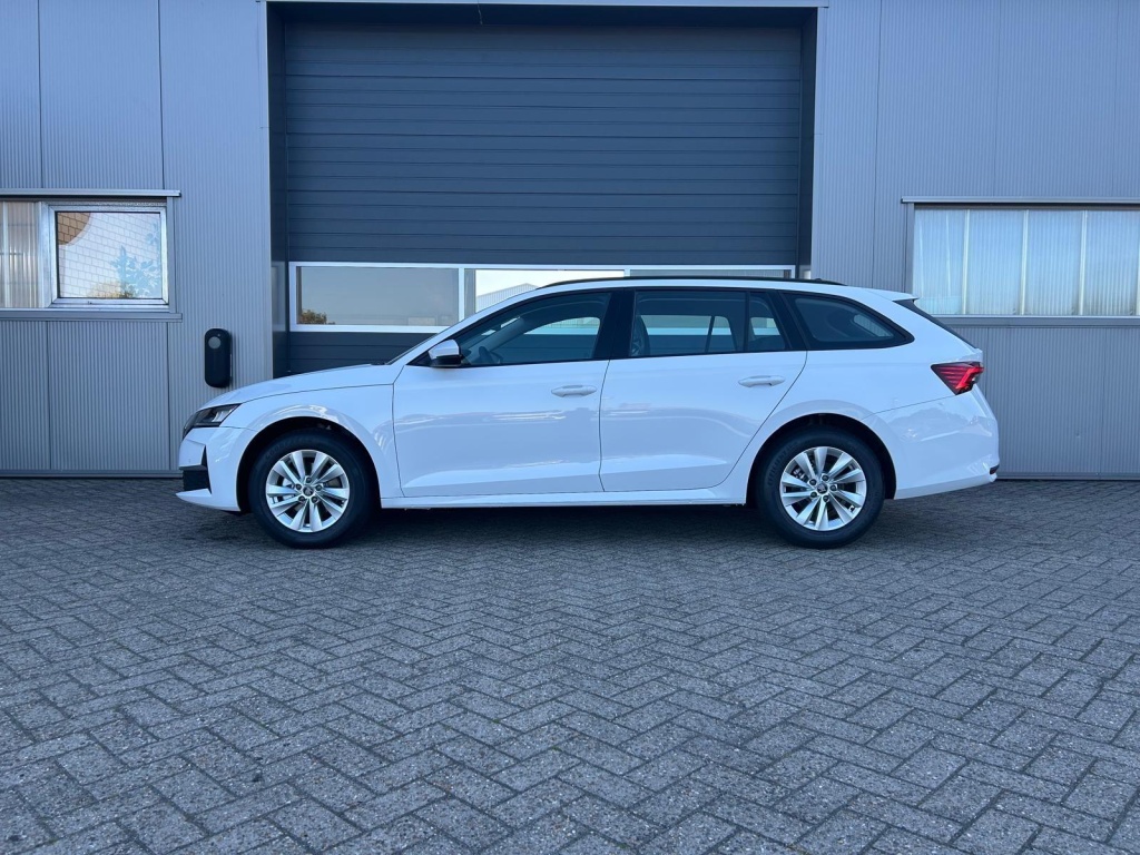 SKODA Octavia Combi 1.5 Gasoline 150hp DSG - ref: 7-62459 - Photo 2
