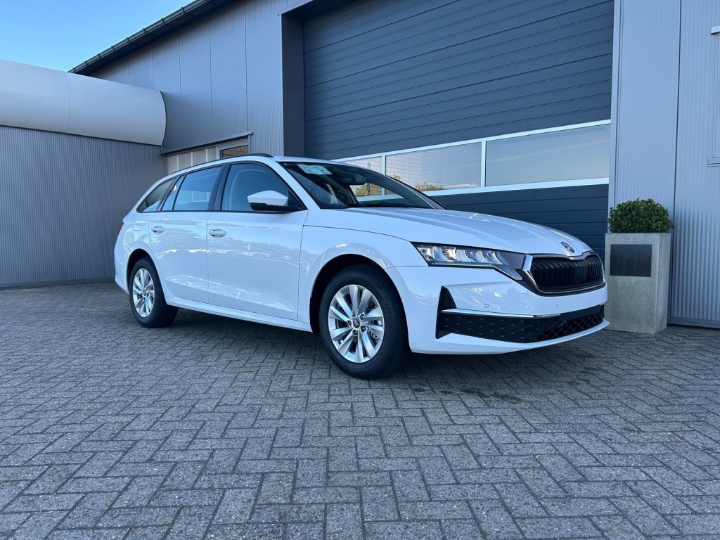SKODA Octavia Combi 1.5 Gasoline 150hp DSG - ref: 7-62459 - Photo 7