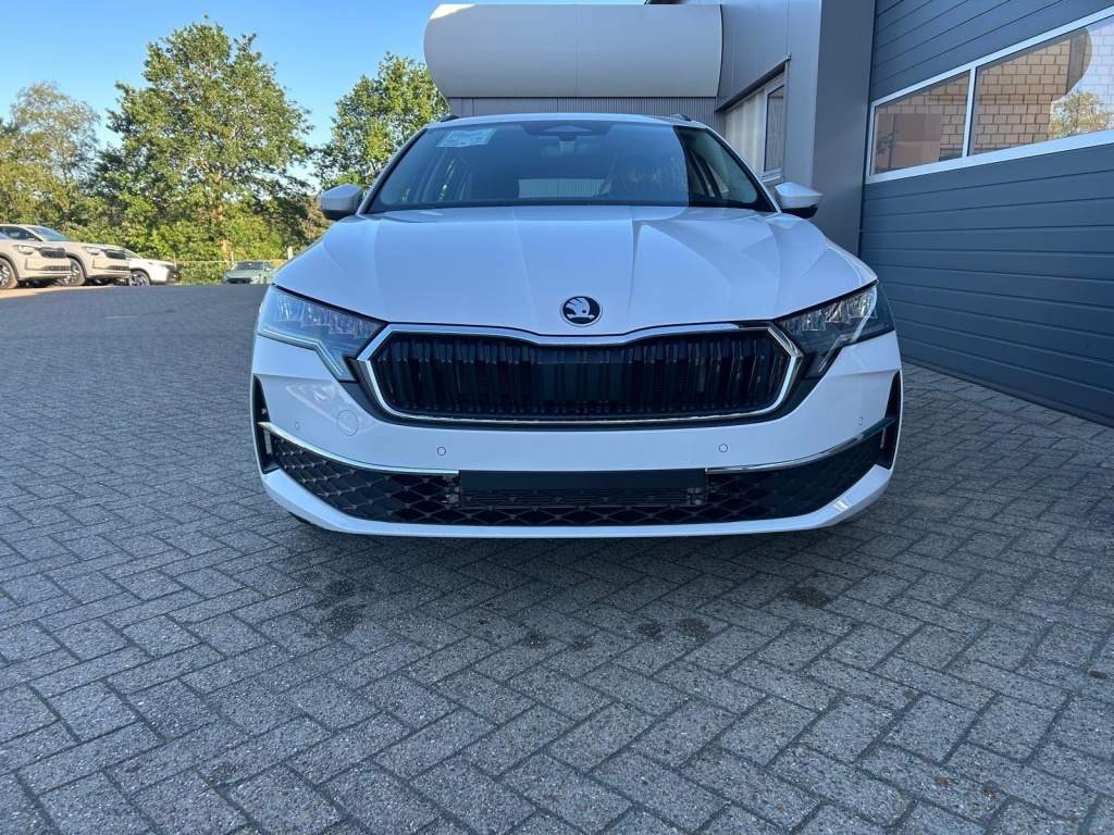 SKODA Octavia Combi 1.5 Gasoline 150hp DSG - ref: 7-62459 - Photo 8