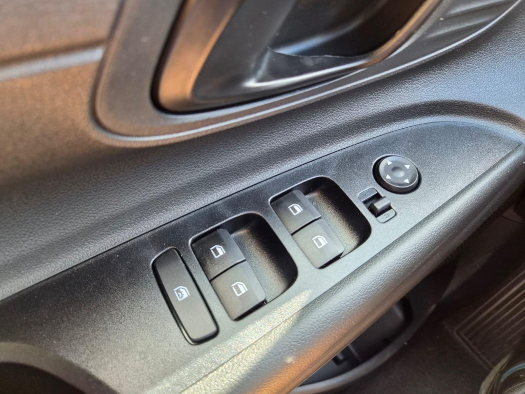 HYUNDAI i20 1.0 Gasoline 90hp - ref: 7-63426 - Photo 13