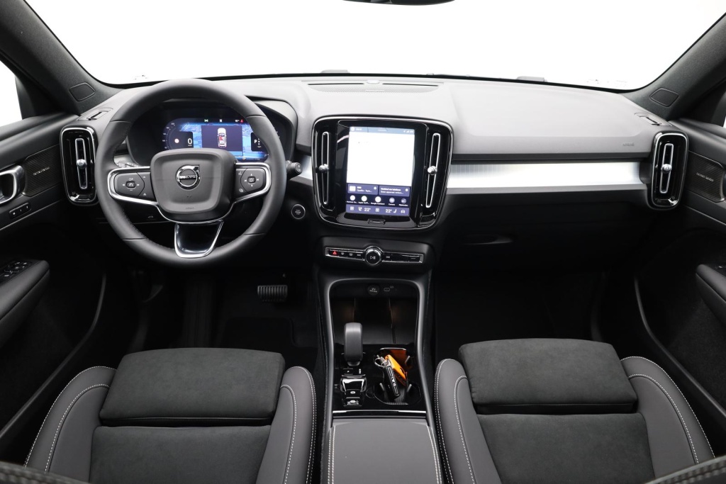 VOLVO XC40 Black Edition Plus 2.0 Gasoline 197hp - ref: 7-66582 - Photo 17