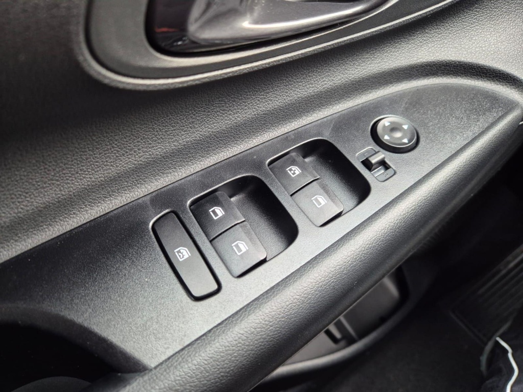 HYUNDAI i20 Trend 1.0 Gasoline 90hp - ref: 7-68025 - Photo 13