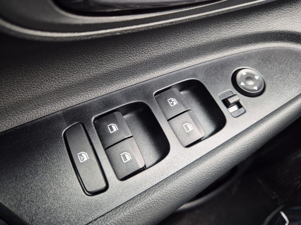 HYUNDAI i20 Trend 1.0 Gasoline 90hp - ref: 7-68027 - Photo 13