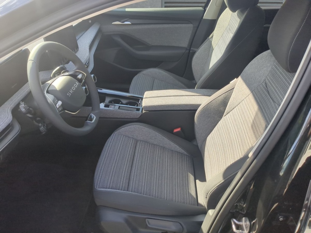 SKODA Superb Selection 2.0 TDI 110 kW DSG - ref: 7-68818 - Photo 4