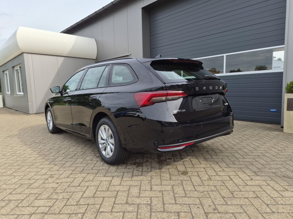 SKODA Octavia Combi 1.5 Gasoline 150hp DSG - ref: 7-69427 - Photo 3