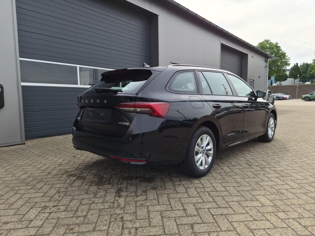 SKODA Octavia Combi 1.5 Gasoline 150hp DSG - ref: 7-69427 - Photo 5