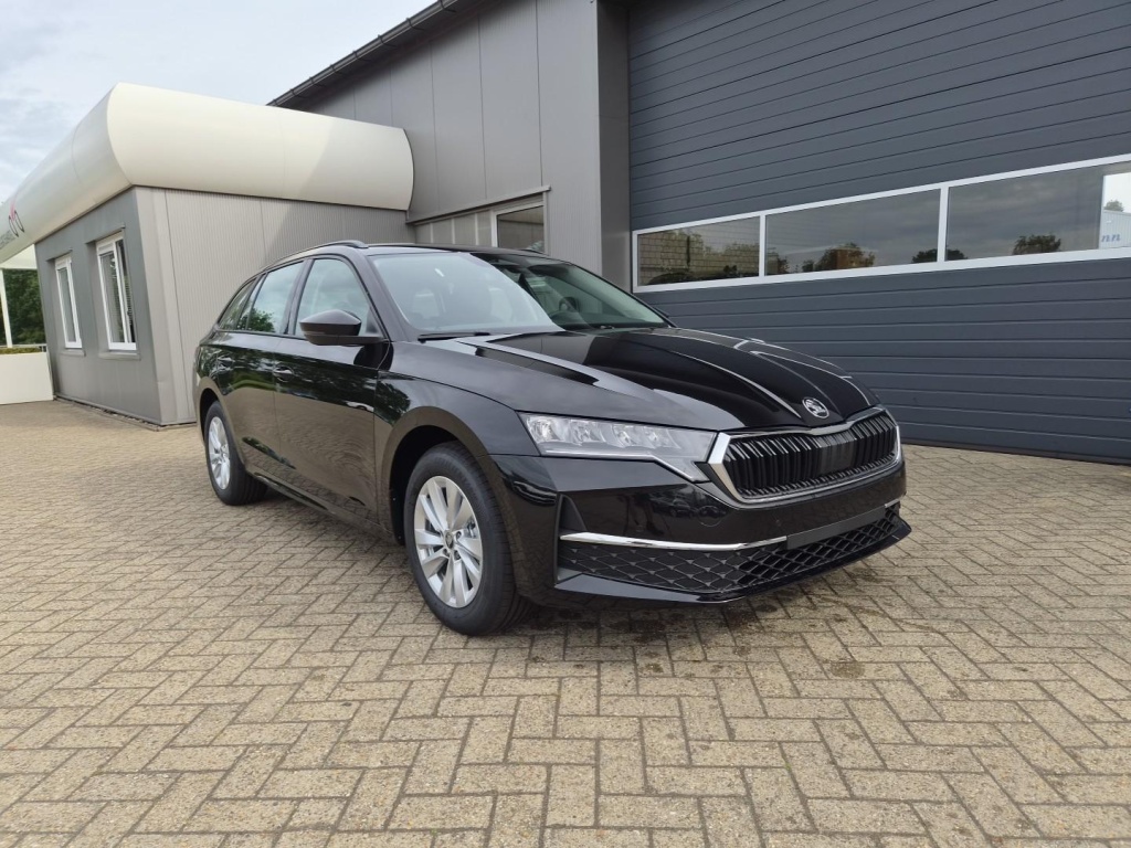 SKODA Octavia Combi 1.5 Gasoline 150hp DSG - ref: 7-69427 - Photo 7