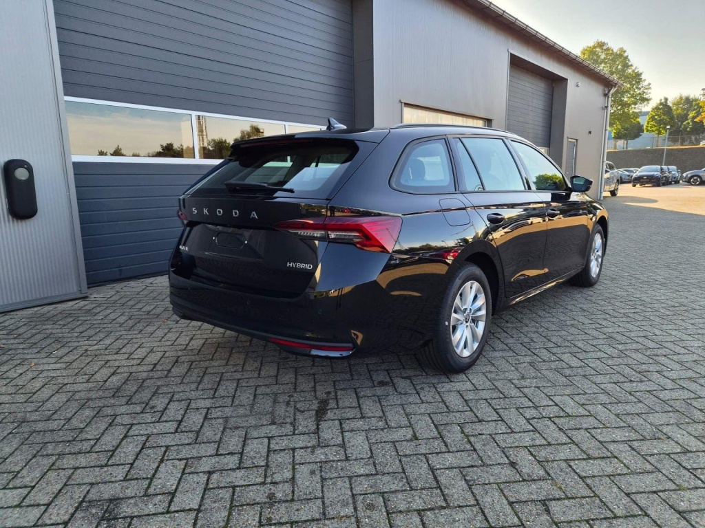 SKODA Octavia Combi 1.5 Gasoline 150hp DSG - ref: 7-70103 - Photo 5