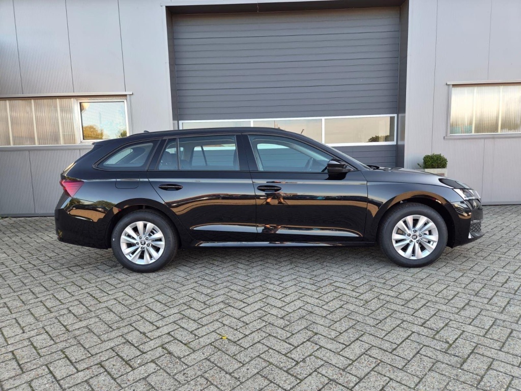 SKODA Octavia Combi 1.5 Gasoline 150hp DSG - ref: 7-70103 - Photo 6