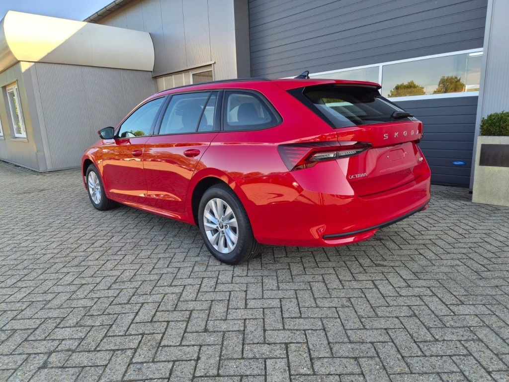 SKODA Octavia Combi 1.5 Gasoline 150hp DSG - ref: 7-70105 - Photo 3