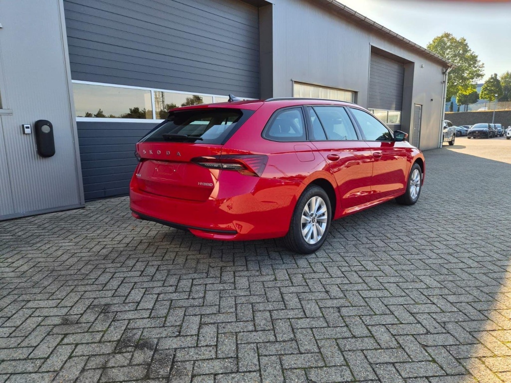 SKODA Octavia Combi 1.5 Gasoline 150hp DSG - ref: 7-70105 - Photo 5