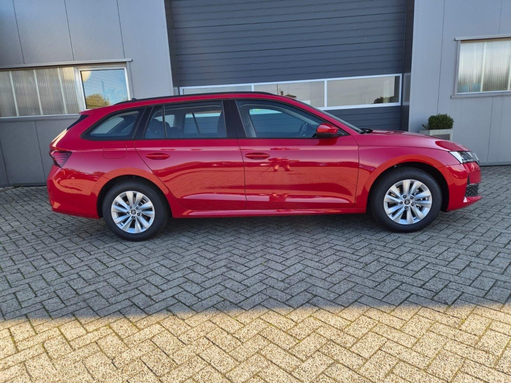 SKODA Octavia Combi 1.5 Gasoline 150hp DSG - ref: 7-70105 - Photo 6