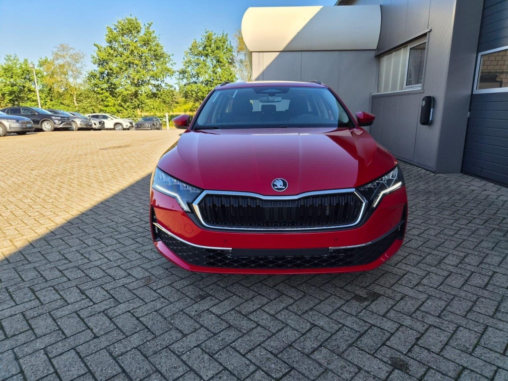 SKODA Octavia Combi 1.5 Gasoline 150hp DSG - ref: 7-70105 - Photo 8