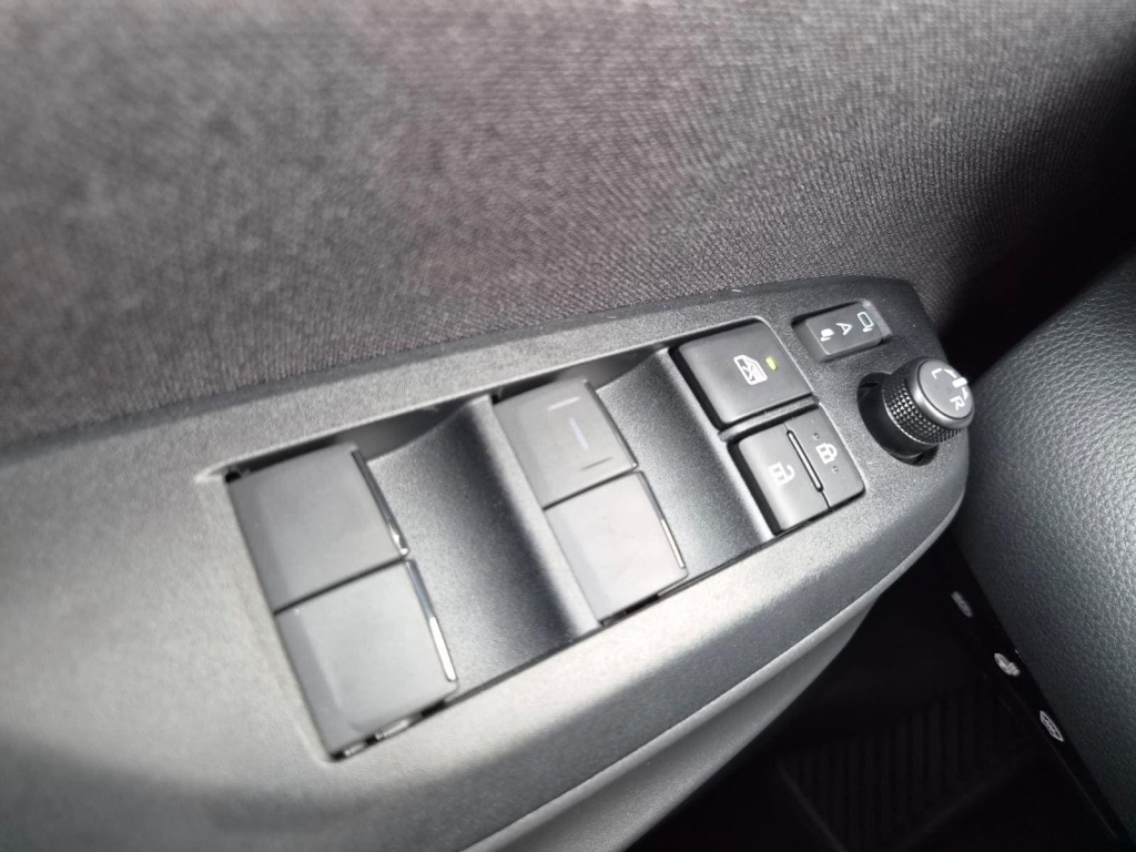 TOYOTA Yaris Style Cross 1.5 Hybrid Electric/Gasoline 131hp - ref: 7-73241 - Photo 15