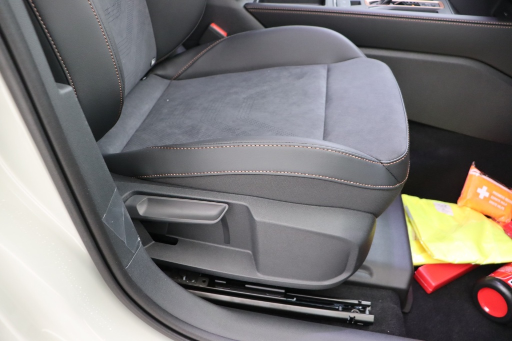 CUPRA Leon Sportstourer Impulse Plus 1,5 eTSI 150 hp DSG7 - ref: 7-73544 - Photo 16