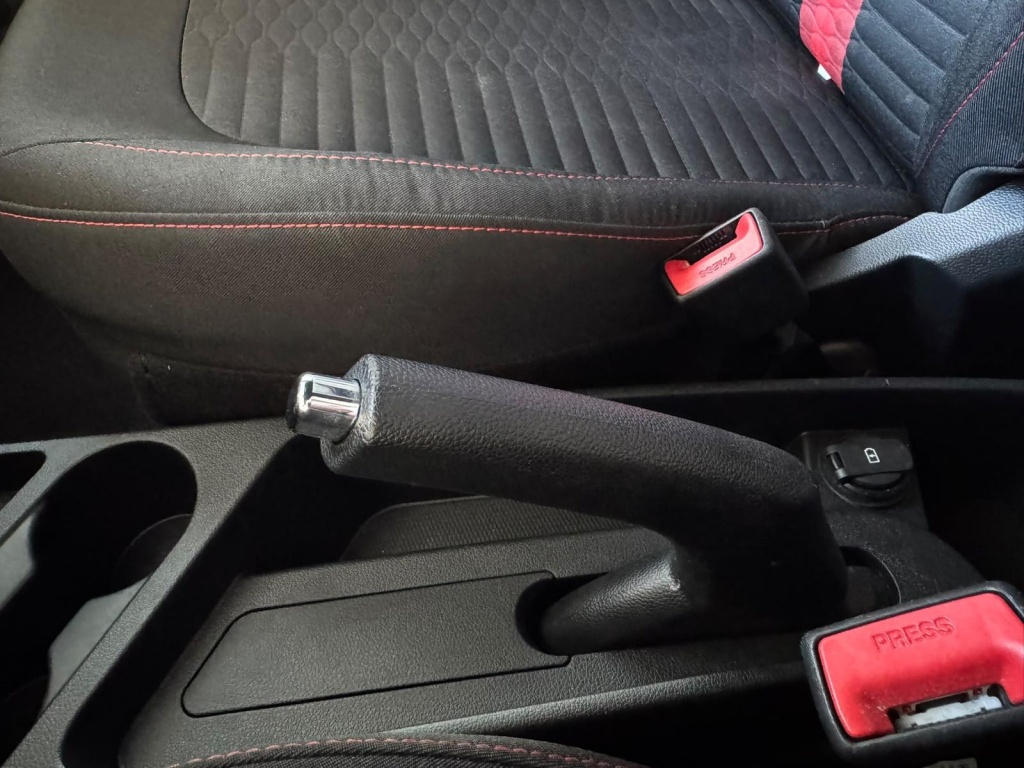 HYUNDAI i10 N-Line MPI 1.2 79PS - ref: 7-74325 - Photo 19