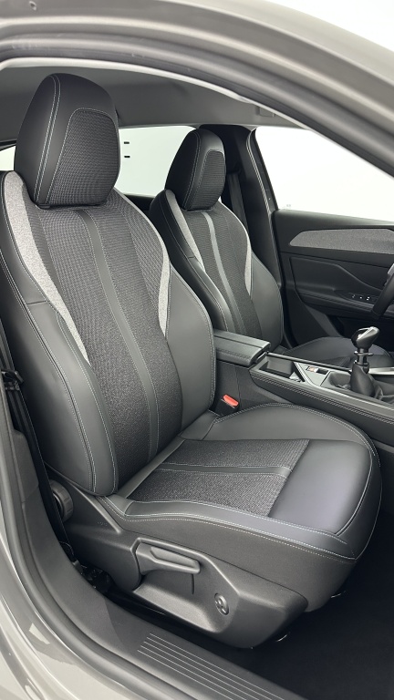 PEUGEOT 308 SW 1.2 PureTech 130ch Allure - ref: 8-GLI00006882 - Photo 17