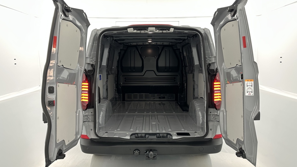VOLKSWAGEN Transporter T7 Van L1 2.0 TDI 150ch Business BVA8 - ref: 8-GLI00007683 - Photo 9