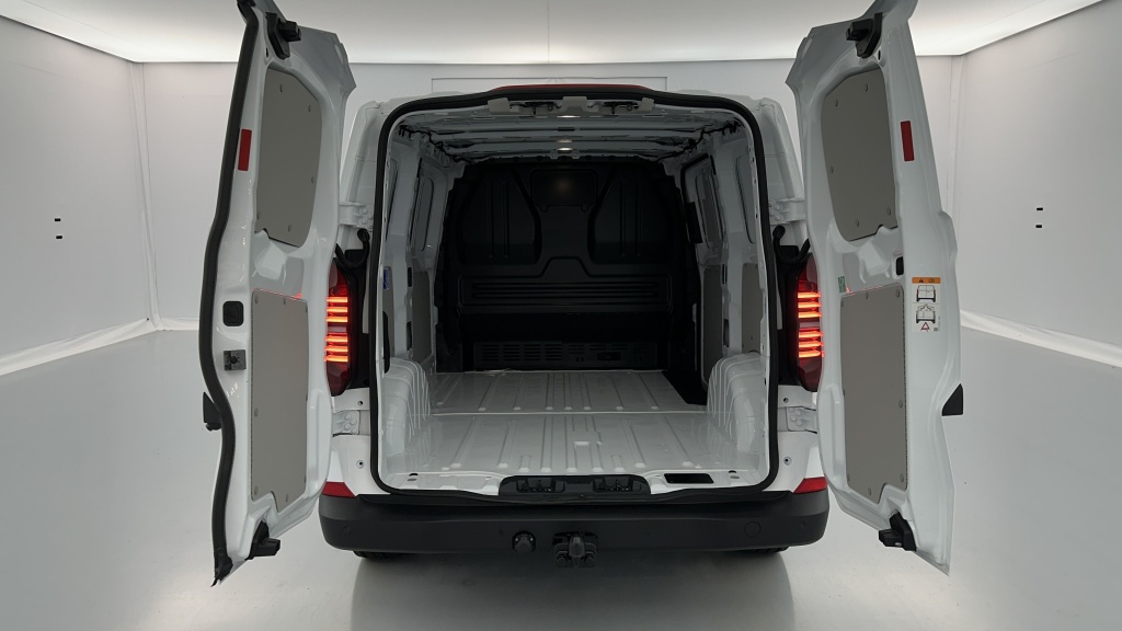 VOLKSWAGEN Transporter T7 Van L1 2.0 TDI 150ch Business BVA8 - ref: 8-GLI00007686 - Photo 9