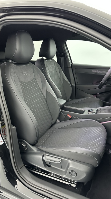 VOLKSWAGEN T-Roc 1.5 eTSI EVO2 Hybrid 150ch R-Line DSG7 - ref: 8-GLI00010016 - Photo 17