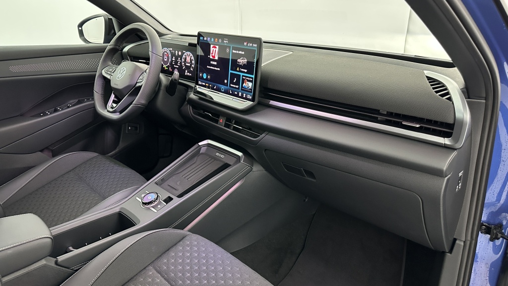 VOLKSWAGEN T-Roc 1.5 eTSI EVO2 Hybrid 150ch R-Line DSG7 - ref: 8-GLI00010019 - Photo 8