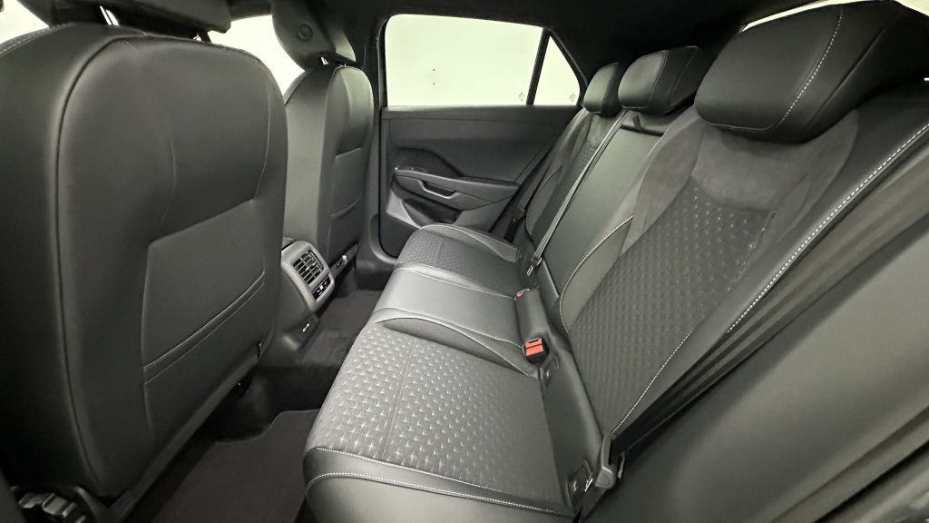 VOLKSWAGEN T-Roc 1.5 eTSI EVO2 Hybrid 150ch R-Line DSG7 - ref: 8-GLI00010020 - Photo 9