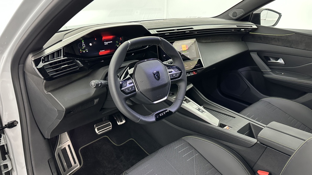 PEUGEOT 308 III(2) 1.2 Hybrid 145ch GT e-DCS6 - ref: 8-GLI00010349 - Photo 6