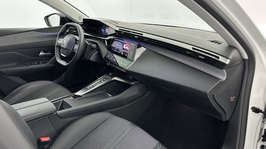 PEUGEOT 308 III 1.2 Puretech 130ch Allure Pack EAT8 - ref: 8-GLI00032092 - Photo 8