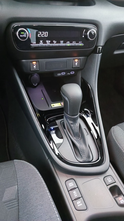 TOYOTA Yaris  IV Hybride 116ch Design e-CVT - ref: 8-GLI00035402 - Photo 18