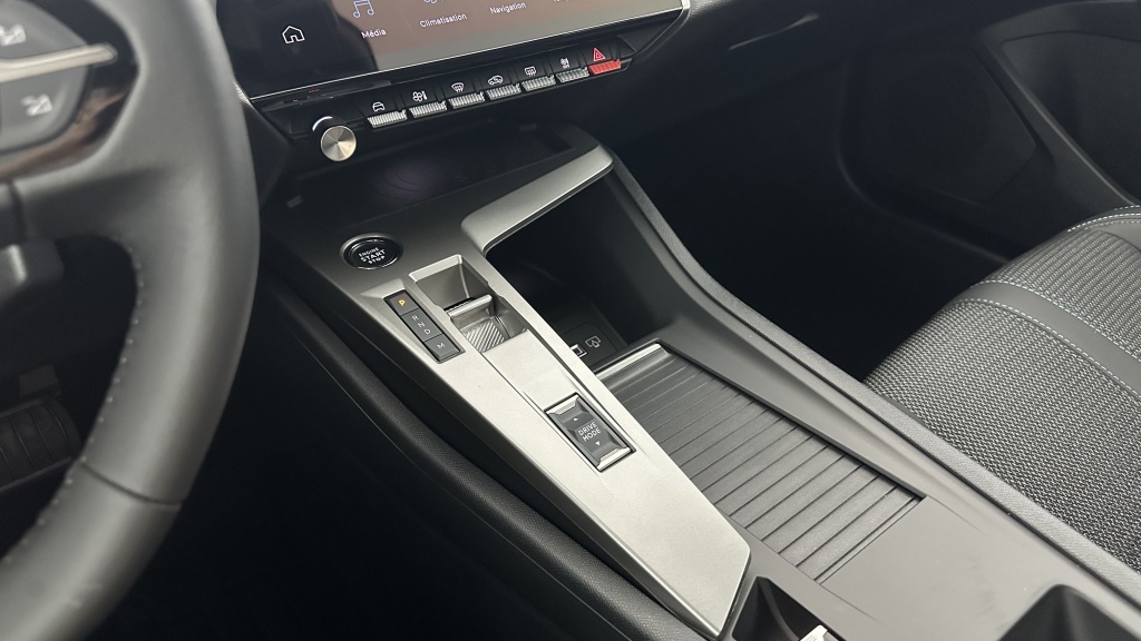 PEUGEOT 308 SW III 1.2 Hybrid 145ch Allure e-DCS6 - ref: 8-GLI00036214 - Photo 17