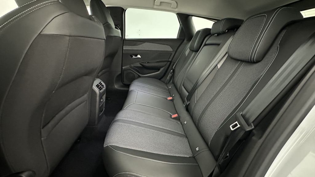 PEUGEOT 308 SW III 1.2 Hybrid 145ch Allure e-DCS6 - ref: 8-GLI00036214 - Photo 9