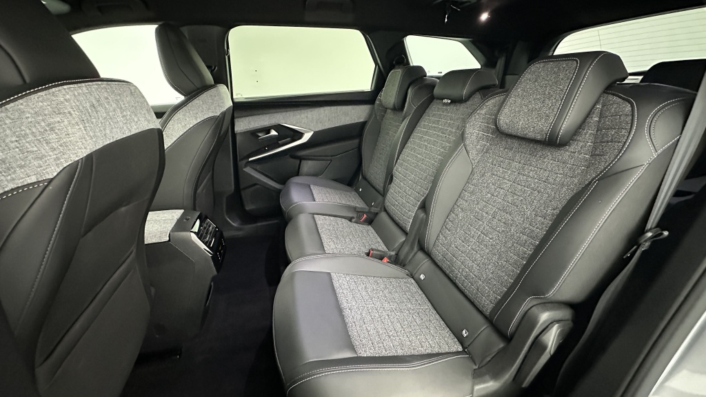 PEUGEOT 5008 III 1.2 Hybrid 145ch Allure e-DCS6 - ref: 8-GLI00044767 - Photo 9