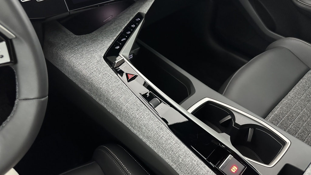 PEUGEOT 5008 III 1.2 Hybrid 145ch Allure e-DCS6 - ref: 8-GLI00044780 - Photo 18