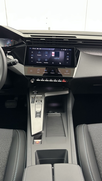 PEUGEOT 308 SW III 1.2 Hybrid 145ch Allure e-DCS6 - ref: 8-GLI00044798 - Photo 16