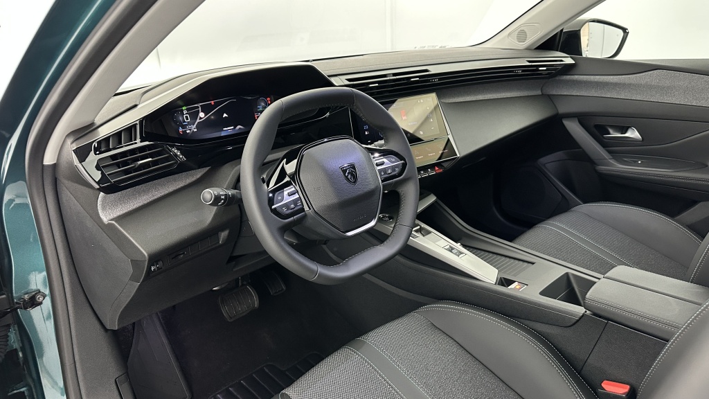 PEUGEOT 308 SW III 1.2 Hybrid 145ch Allure e-DCS6 - ref: 8-GLI00044798 - Photo 6