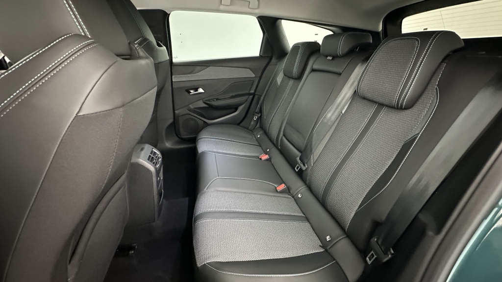 PEUGEOT 308 SW III 1.2 Hybrid 145ch Allure e-DCS6 - ref: 8-GLI00044798 - Photo 9
