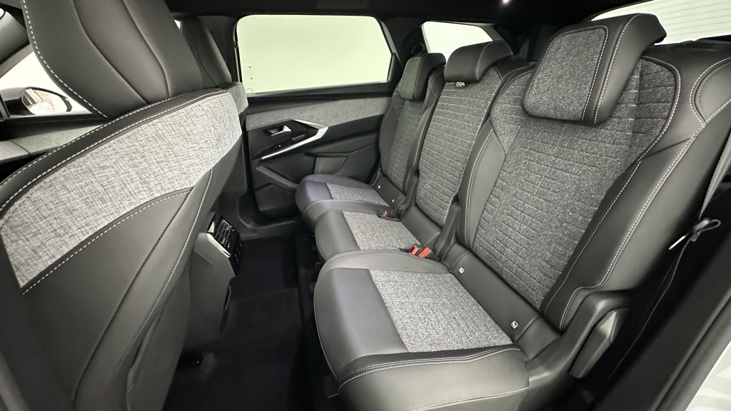 PEUGEOT 5008 III 1.2 Hybrid 145ch Allure e-DCS6 - ref: 8-GLI00044802 - Photo 9