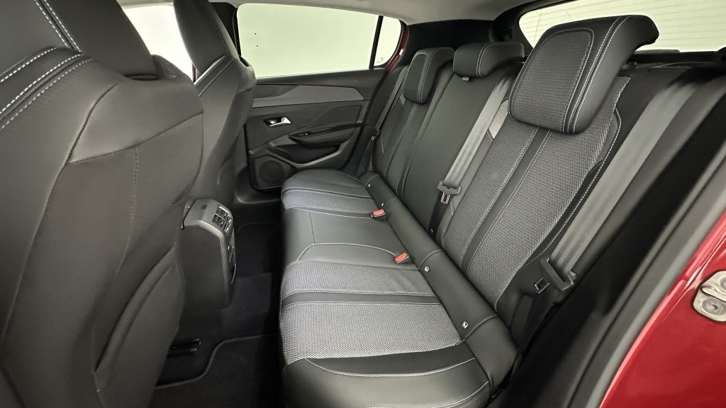 PEUGEOT 308 III 1.5 BlueHDi 130ch Allure EAT8 - ref: 8-GLI00090566 - Photo 9